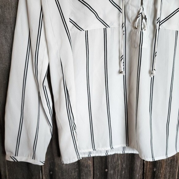Forever 21 White & Black Striped Lace up Longsleeve Blouse Size Small Oversized - Picture 4 of 8